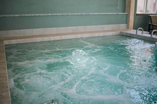 Indoor spa tub 38 of 57