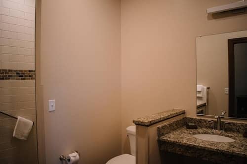 Bathroom 30 of 57