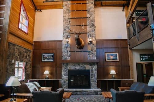 Lobby 6 of 57